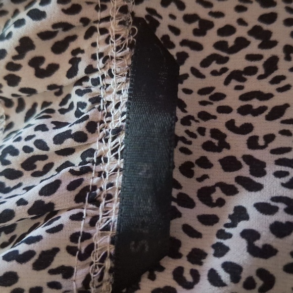 Animal Print Blouse W/ Ruffle Sleeves Size Large - Picture 5 of 5